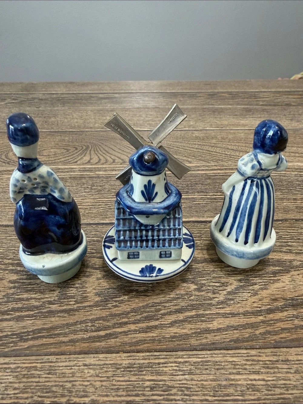 RARE FIND VTG Holland Blue and White‎ Delft-Style Windmill Salt & Pepper Set